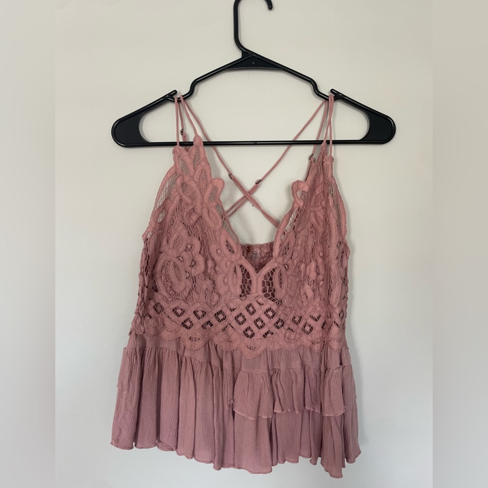 Free People flowy mauve tank top with adjustable straps. Size Medium